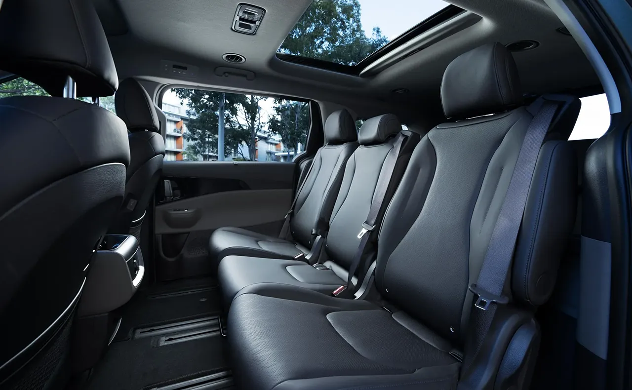 Distrikia-kia-carnival-interior-tootlip-asientos