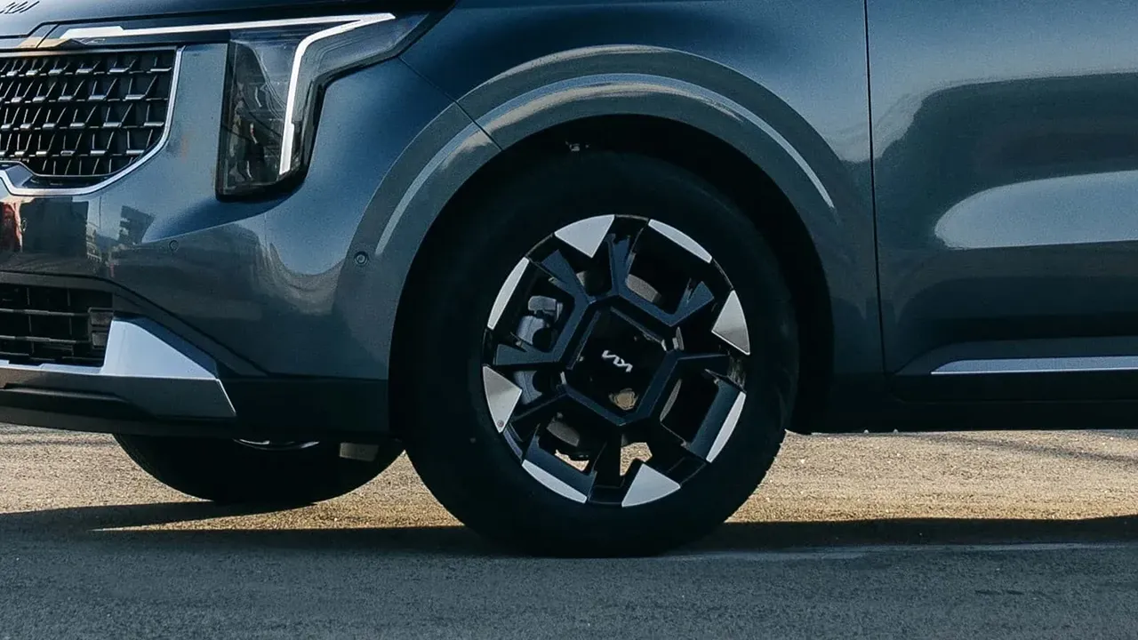 Distrikia-kia-carnival-exterior-tootlip-llantas